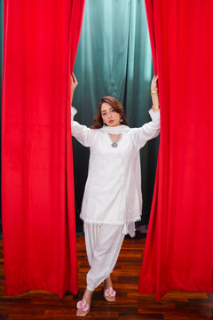 Aimin Elegance – White Embroidered 3-Piece Suit