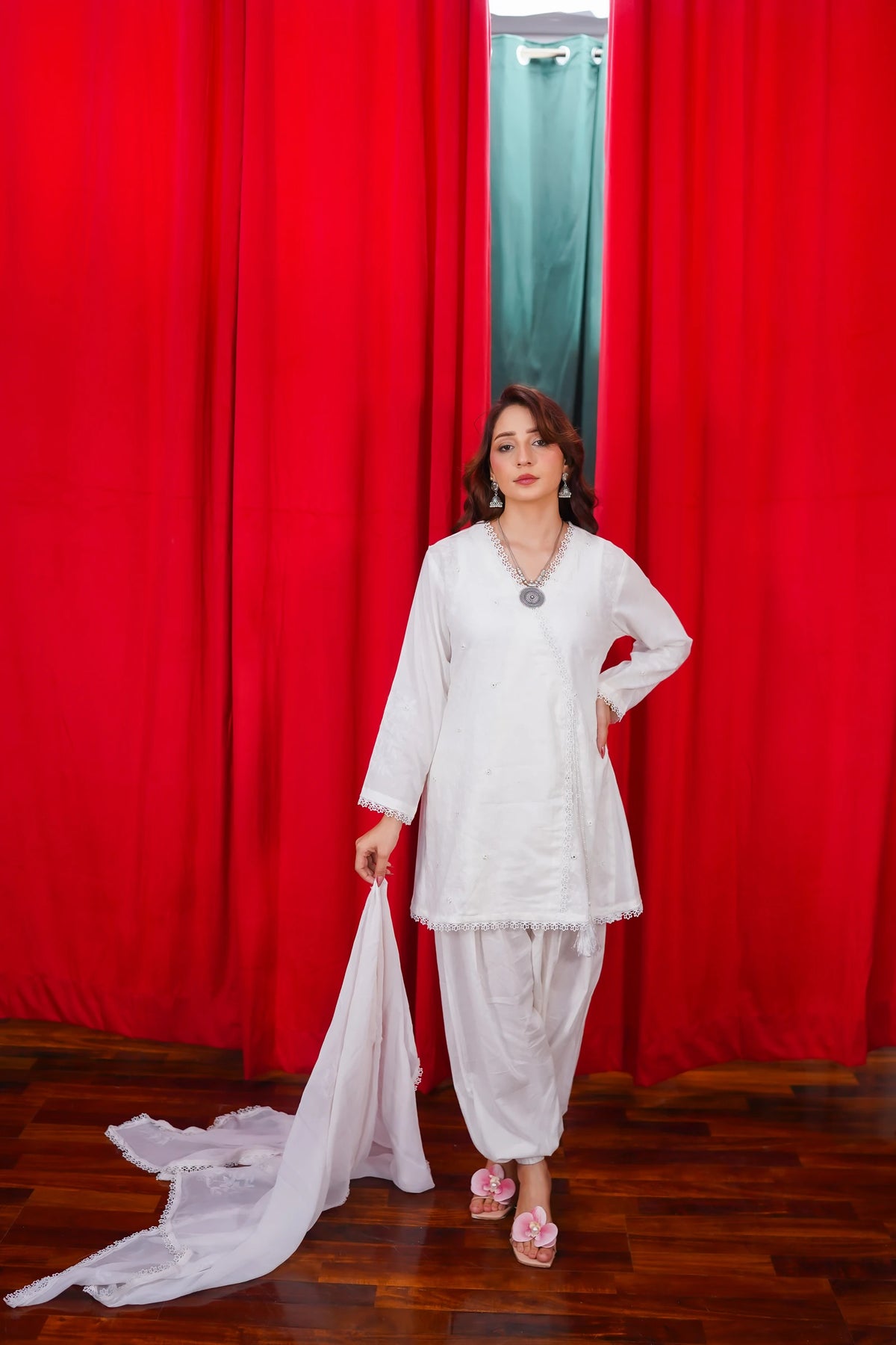 Aimin Elegance – White Embroidered 3-Piece Suit